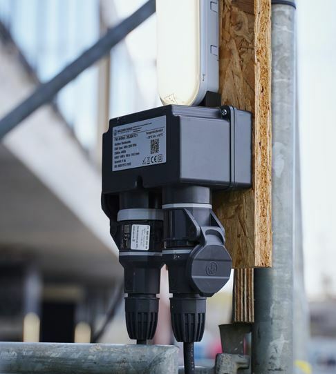 Lampe de chantier LED avec module de raccordement CEE